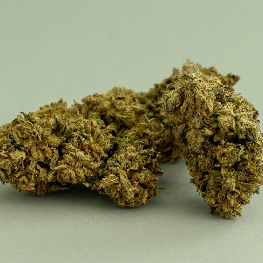 Fleurs de CBD Amnésia sur fond vert sauge