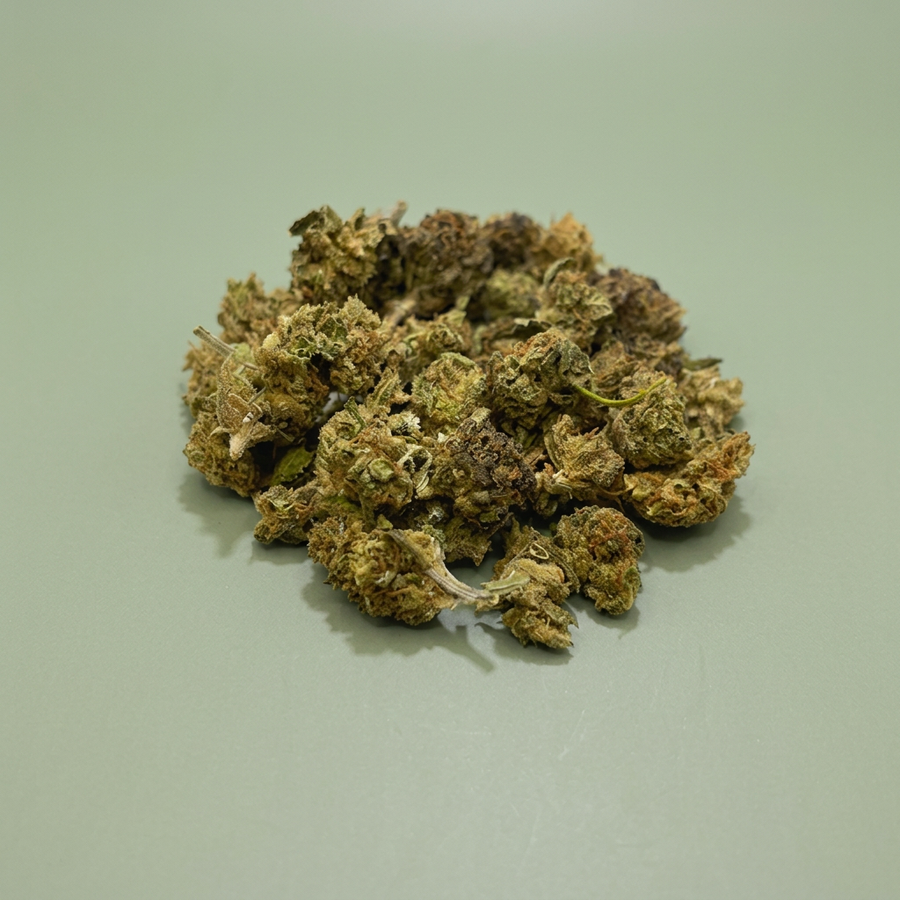 Trim premium sur fond vert sauge