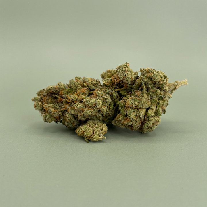 Fleurs Diamond Kush sur fond vert sauge